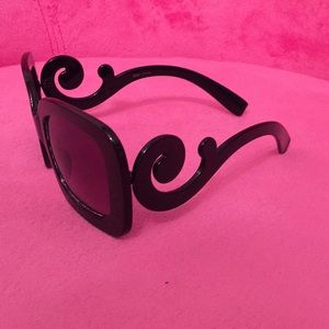 Gorgeous Black Sunglasses